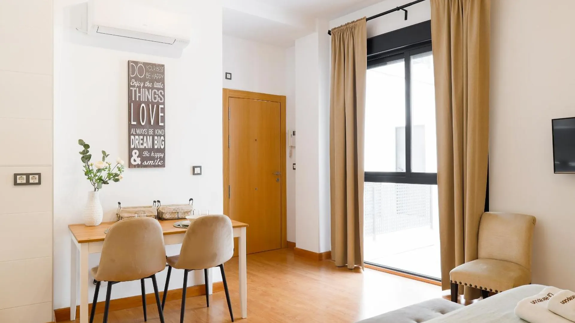 Daire C15 - Charming Modern Studio In The Centre Málaga